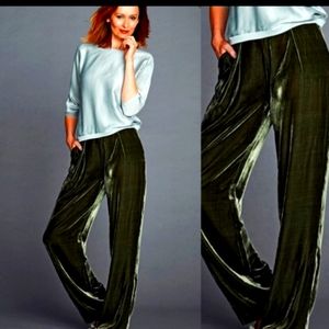 Massimo Dutti Pleated Pants Size 8 luxurious dark green velvet .